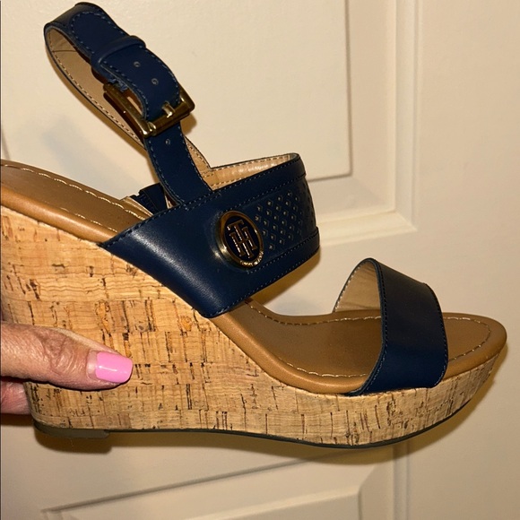 Tommy Hilfiger Women's Blue and Tan platform, wedge Sandals, size 7 1/2 - Picture 3 of 11